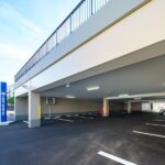 新成病院　外観　駐車場