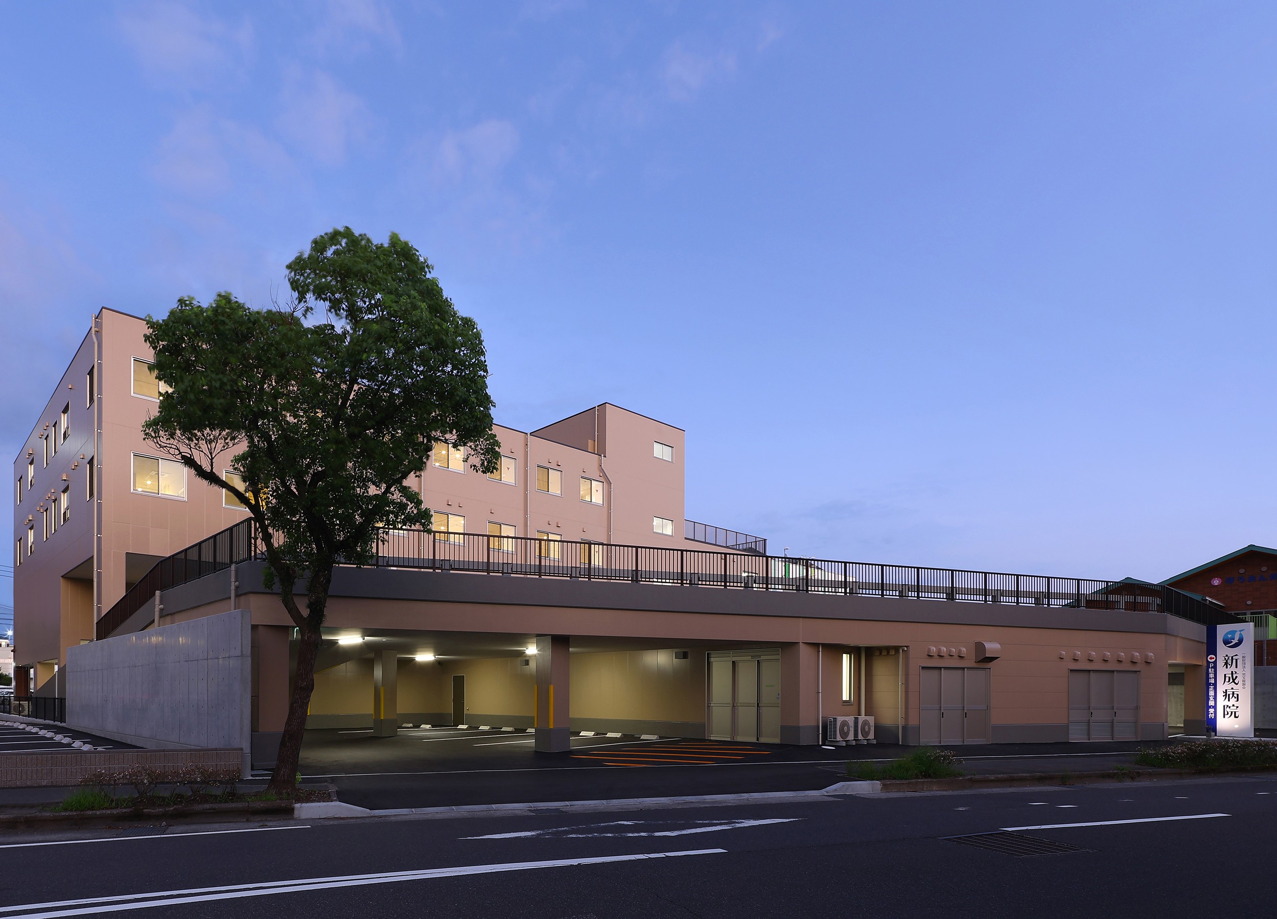 新成病院　外観